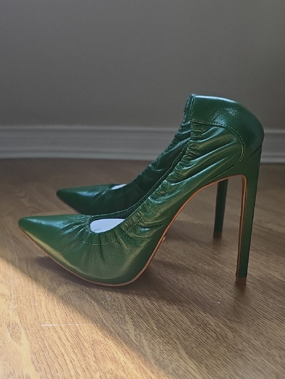 L'intervalle Green Pointed-Toe Leather Pumps - Picture 4 of 7